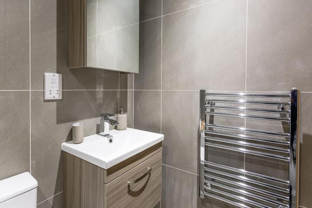 Stylish Duplex 5 Min From Centre Apartment Нюкасъл ъпон Тайн Екстериор снимка